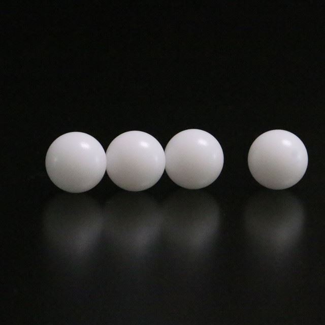White plastic resin balls (9)